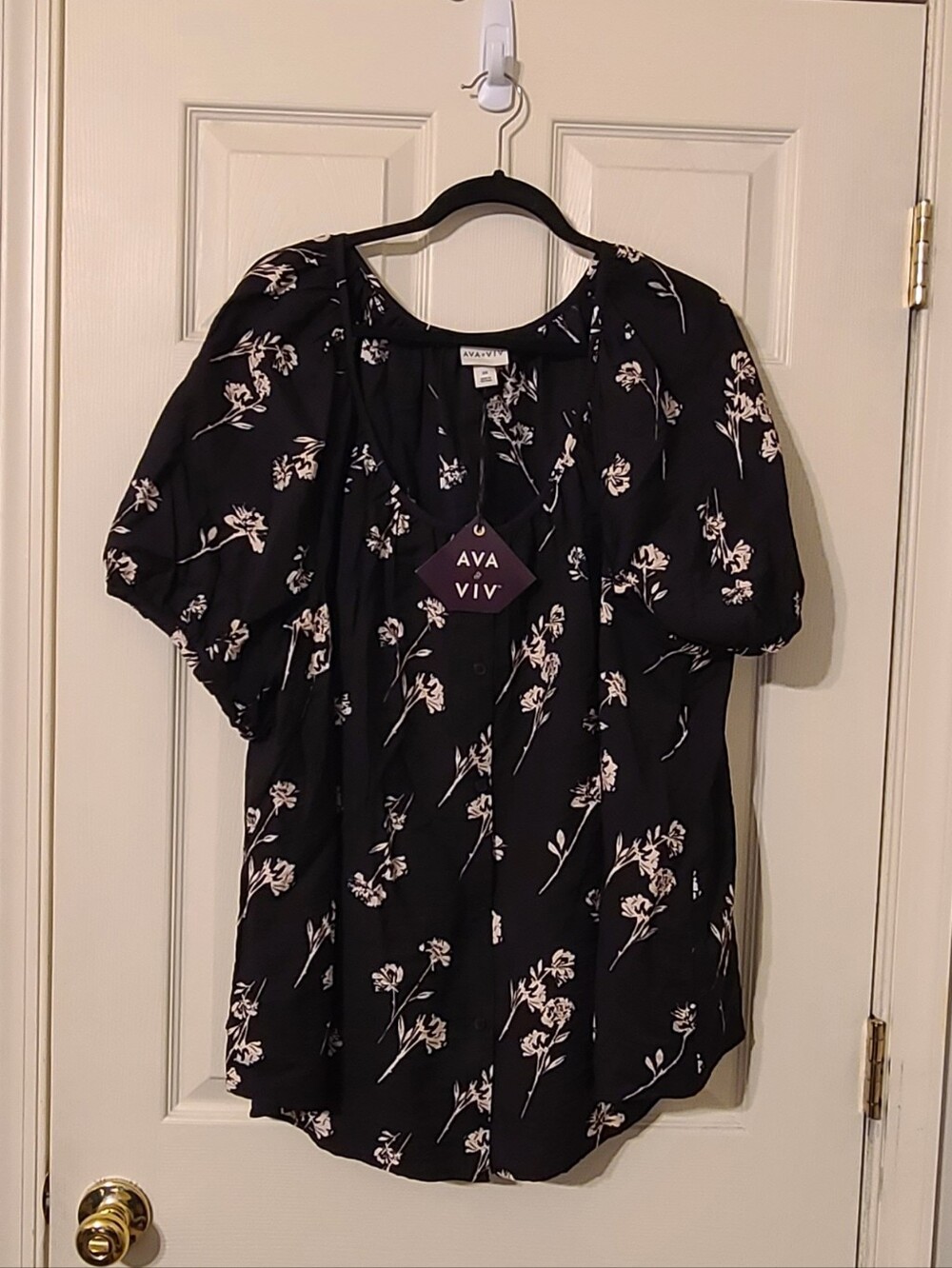 Ava & Viv Black Floral Puff-Sleeve Blouse